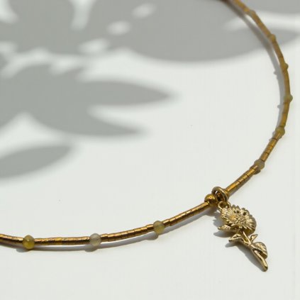 Pozlacený náhrdelník slunečnice a žlutý opál - mosazný přívěsek, stříbrné komponenty (Ag 925)