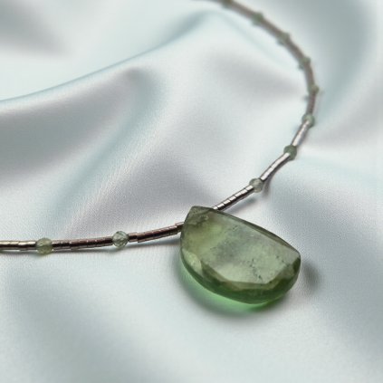 Náhrdelník se zeleným turmalínem