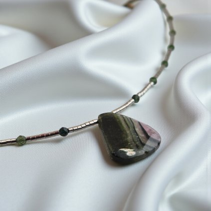 Náhrdelník s trojbarevným turmalínem