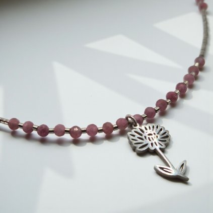 Rhodiovaný náhrdelník chryzantéma a turmalín - nerezový přívěsek, stříbrné komponenty (Ag 925)