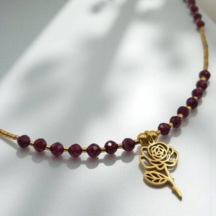 Pozlacený náhrdelník růže a granát - nerezový přívěsek, stříbrné komponenty (Ag 925)