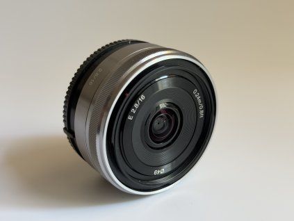 Sony E 16 mm F2.8 (SEL16F28)