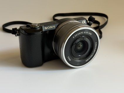 Sony Alpha A5000 + 16-50 mm