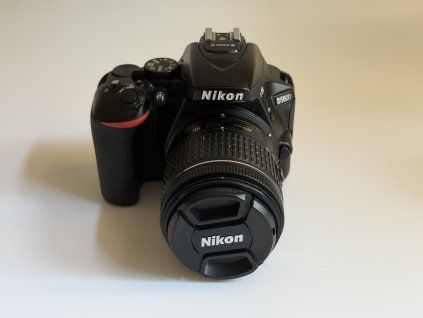 Nikon D5600 + 18-55 mm