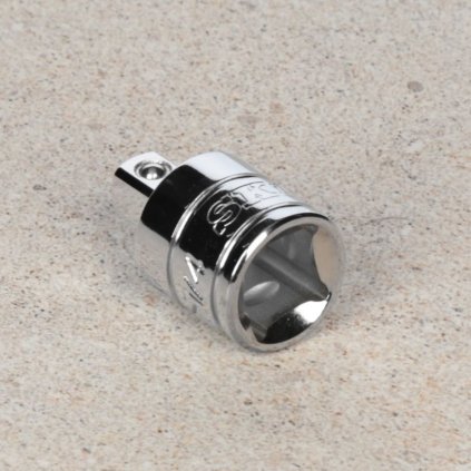 Adaptér vnitřní 4-hran 3/8" na vnější 4-hran 1/4" SK11 - SAD32
