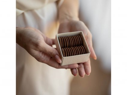 1917 jankovy arasidove dukaty cokolada krabicka darek penizky lahodne oriskove cokoladovna janek