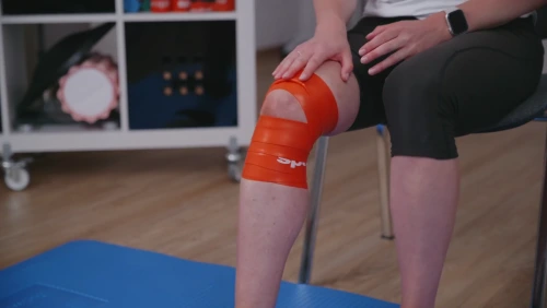 Autoterapia kolena pri bolesti pomocou Spophy Flossbandu