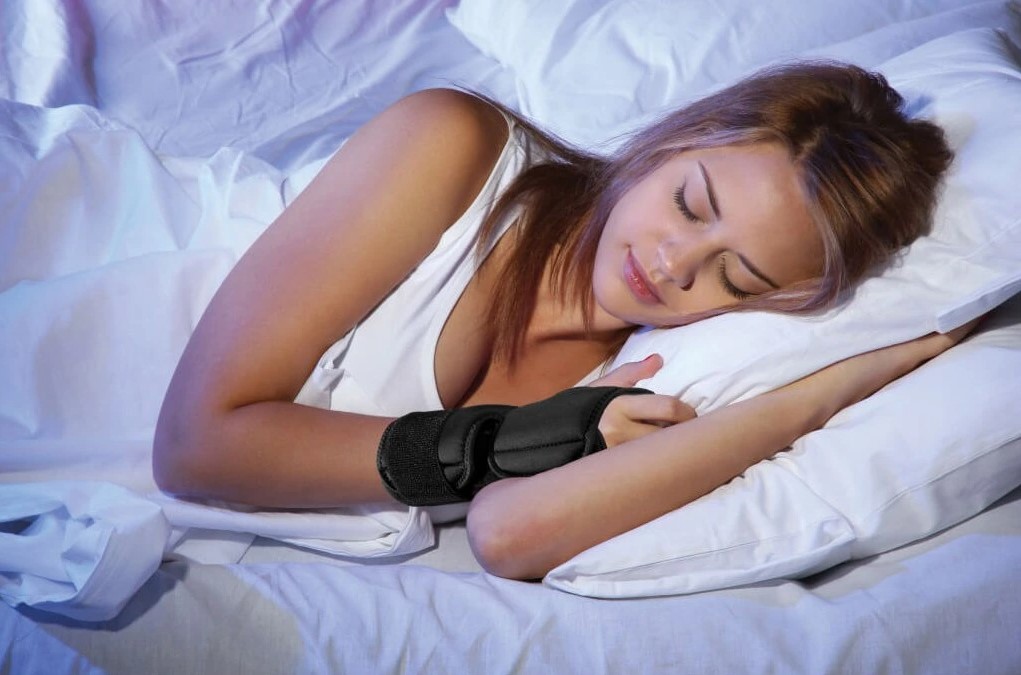 Jak spát s ortézou? Pohodlně, bezpečně a bez bolesti