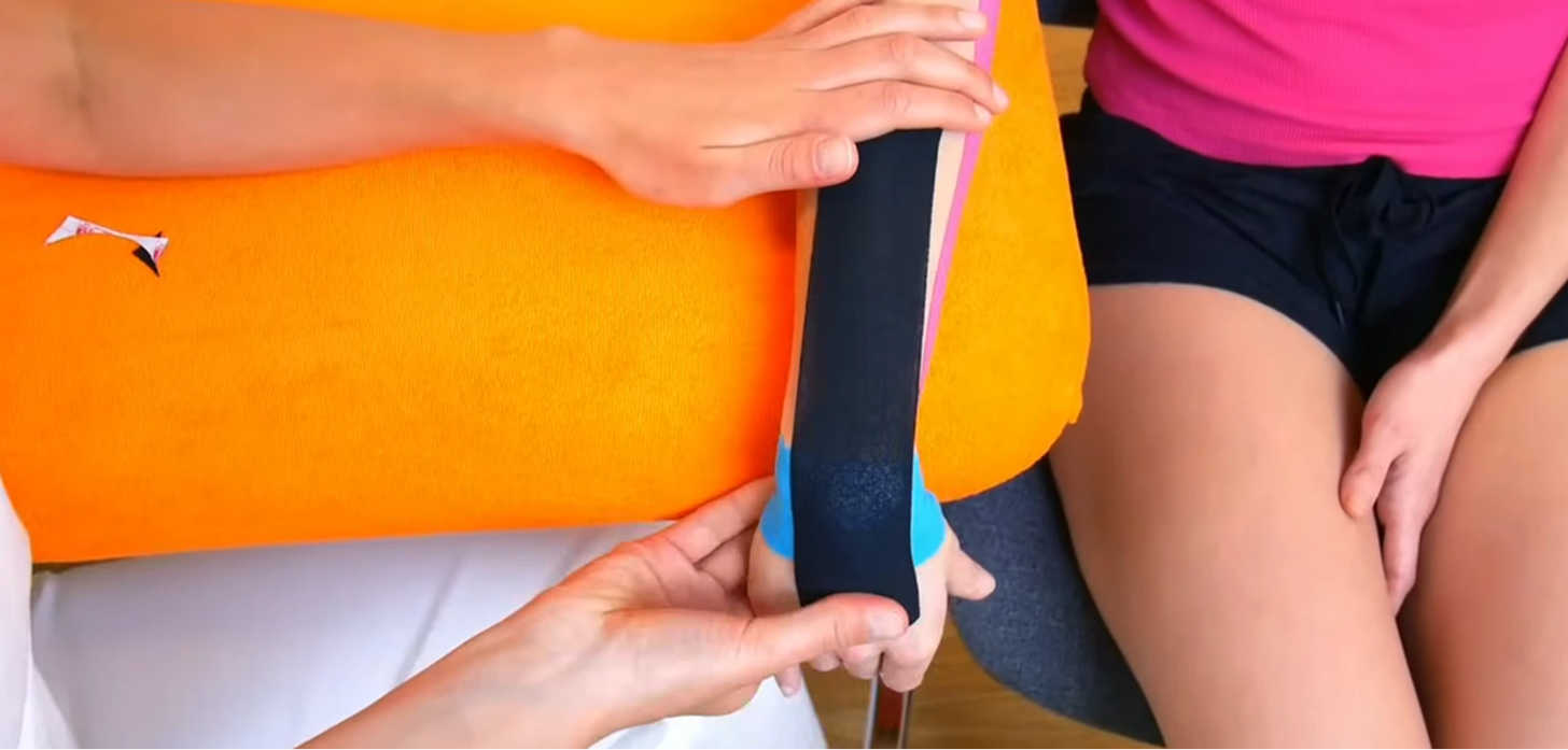 Tejpování bolavého zápěstí: Účinný způsob, jak zmírnit bolest