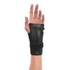 Mueller Adjustable Wrist Brace má fixační pásek na suchý zip