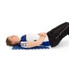 AFH Histamat ABS 2.0 – akupresurní podložka modrá 68×40 cm - žena ležící na podložce