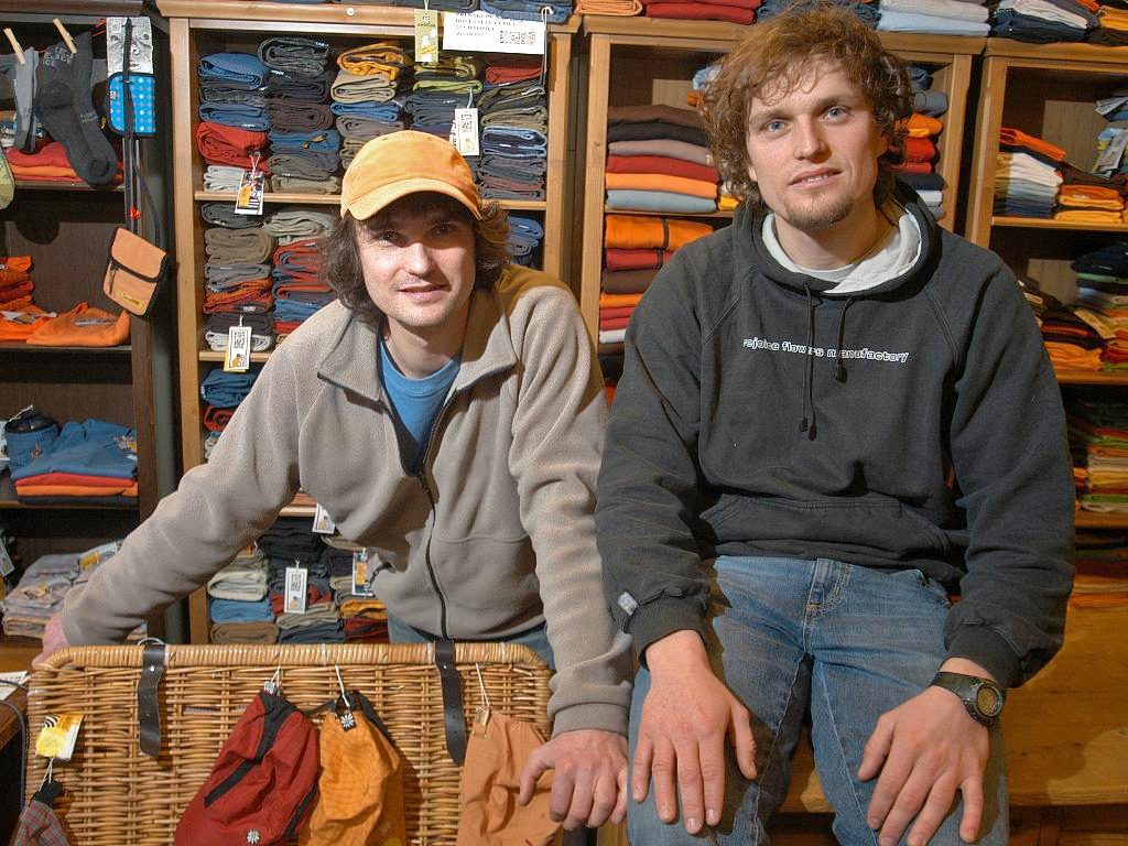 Libor a Roman v prvním obchodě Rejoice