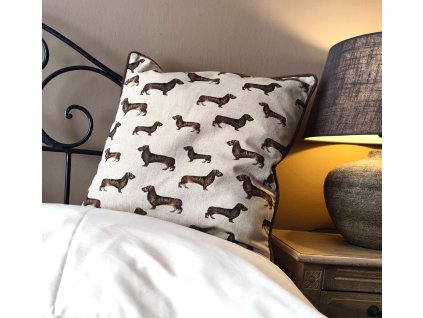 Polštář velký s jezevčíky 50 x 50 cm