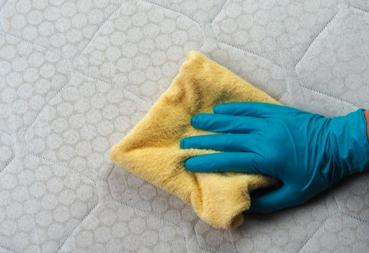 Jak se zbavit skvrn z matrace