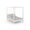 Postel Canopy v bílé barvě – minimalistická konstrukce s baldachýnem