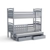 Šedá patrová postel pro tři Kubuš – dřevěná konstrukce s úložným prostorem