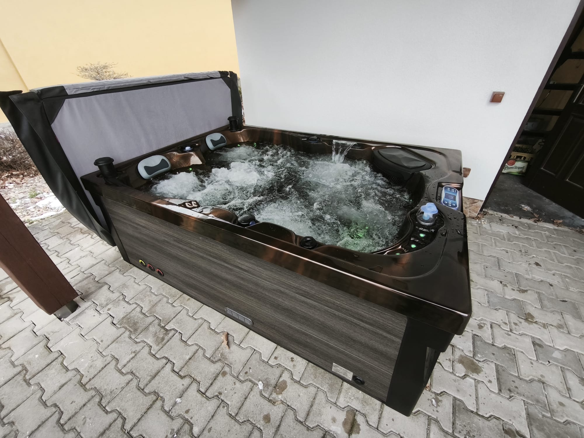 9d0abcb4-4e7e-4eef-98f3-e0a502ee2183