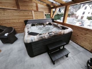 Další vydařená instalace oblíbené vířivky MAXSPA v barvě tuscan sun se šedou bočnicí v Rychnově. 👏☀👏☀👏☀👏☀ Velmi oblíbená,...