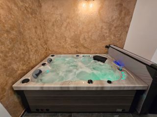 Instalace úžasné vířivky STYLE v barvě perleťová se šedou bočnicí v Nové Pace. 👏👏👏👏 Perfektní vířivka Style nadchne 2...