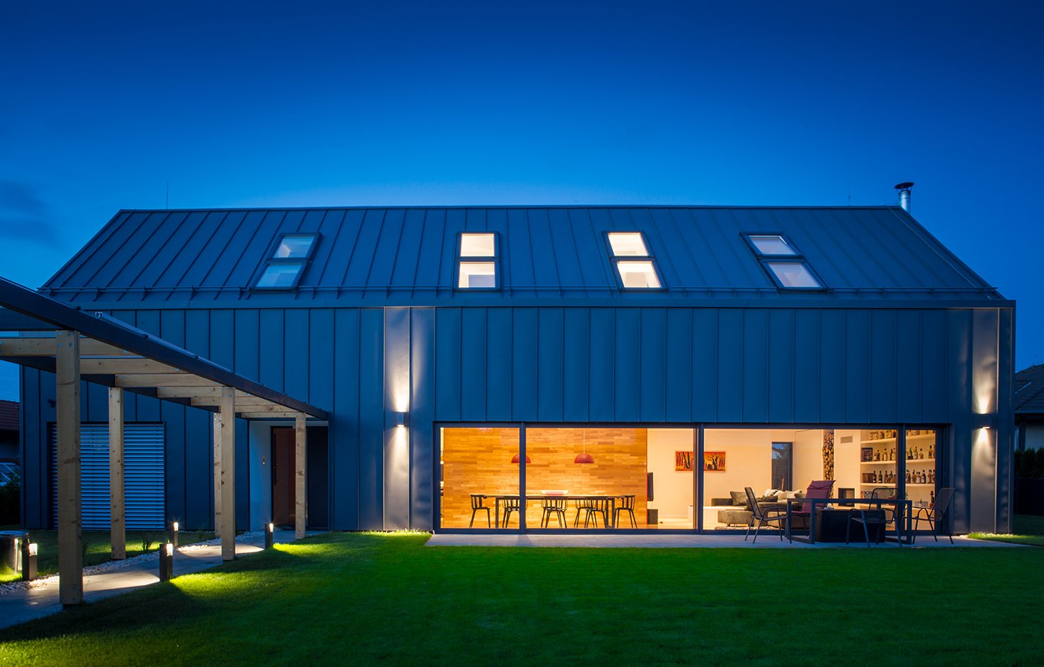 Plechová strešná krytina – profilovaná alebo drážková?