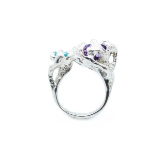 Synergia ✨ Dvě ramena, dva směry — a přesto jedno spojení. Na jedné straně klidný ametyst, na druhé živelný apatit. Každé...