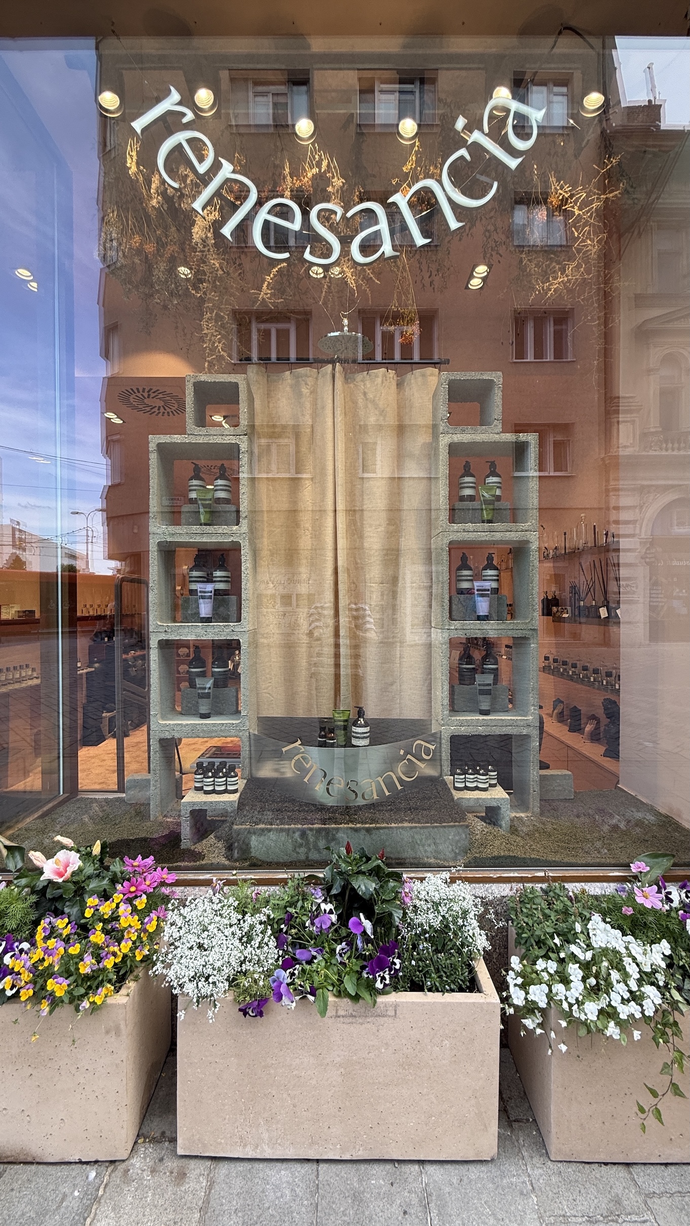 renesancia-obchod-aesop-1