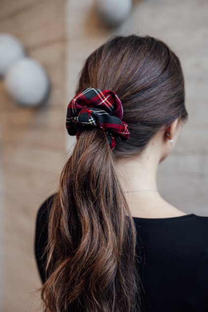 reparada gumicka scrunchie tartanova (2)