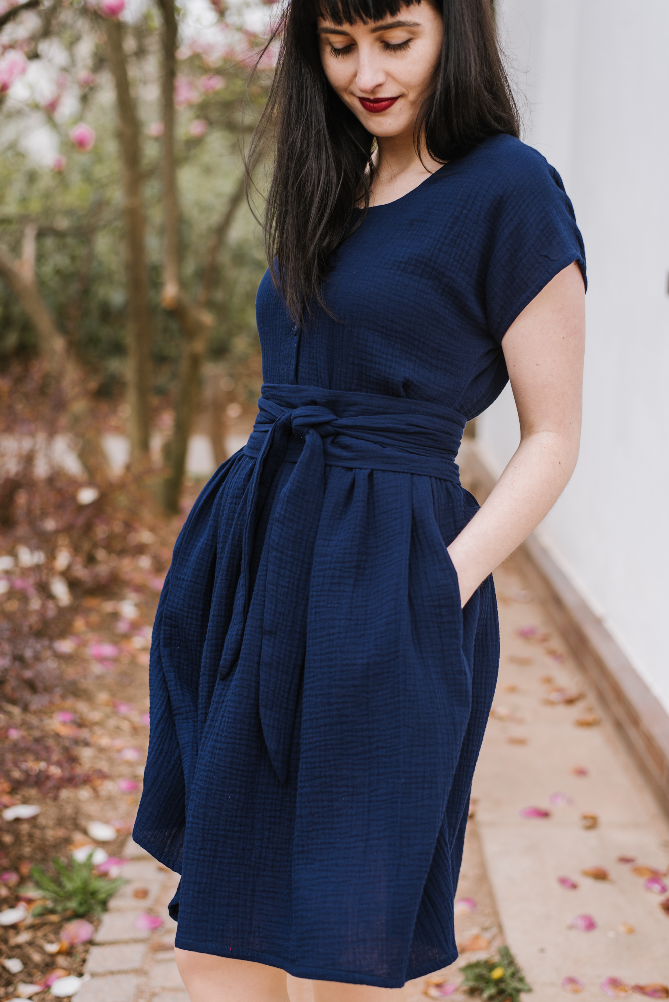 Mušelínové šaty Olivie propínací tmavě modré Velikost: XXS