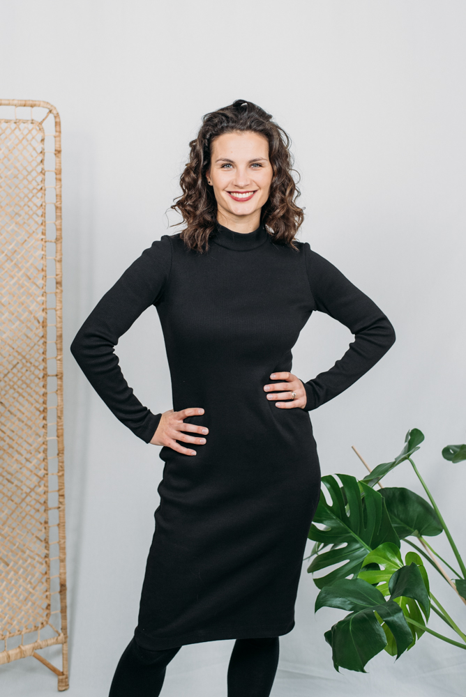 Levně Šaty Laura ze silnějšího žebrovaného úpletu černé