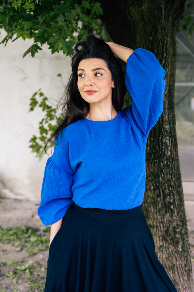 Levně Mušelínová halenka Coco královsky modrá