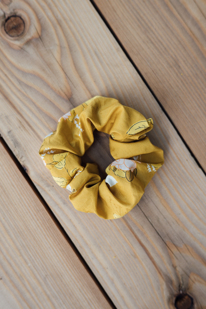 Levně Bavlněná scrunchie Zalitá sluncem