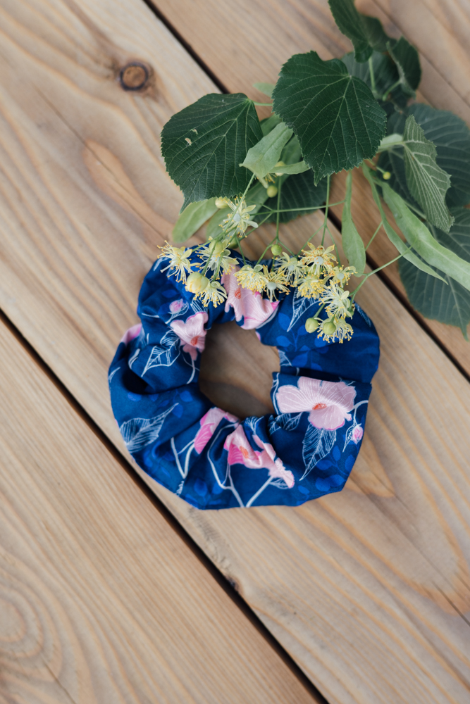 Levně Bavlněná scrunchie Pink Roses