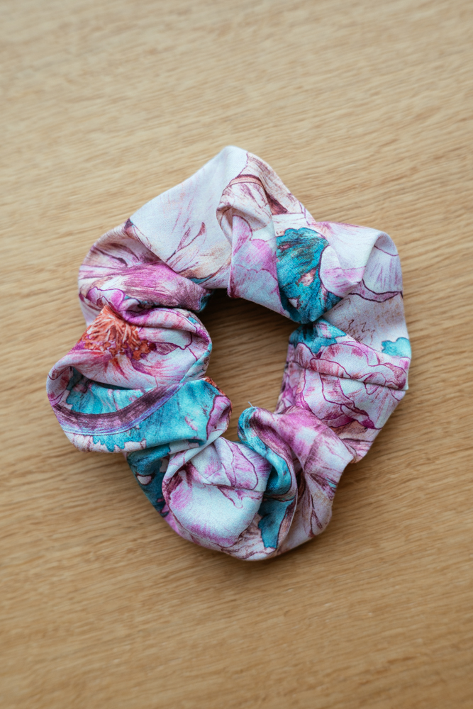 Levně Bavlněná scrunchie Japonské sasanky