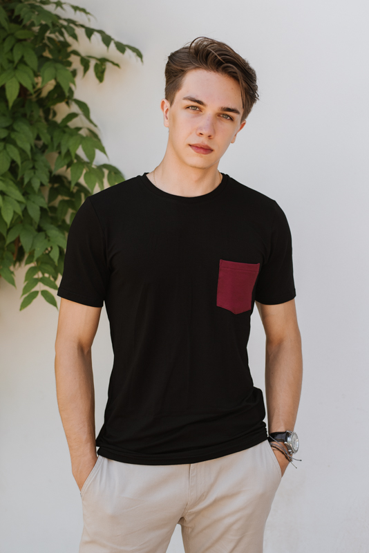 Bambusové tričko Adam černé s krátkým rukávem a bordo kapsičkou Velikost: S
