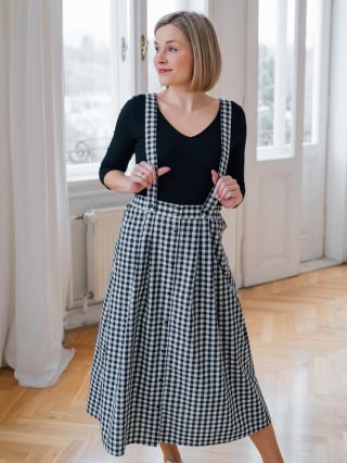 Má to kšandy, střih inspirovaný 70. léty, knoflíčky a vzdušný přírodní materiál – CO TO JE? Seznamte se: nová sukně Azora...