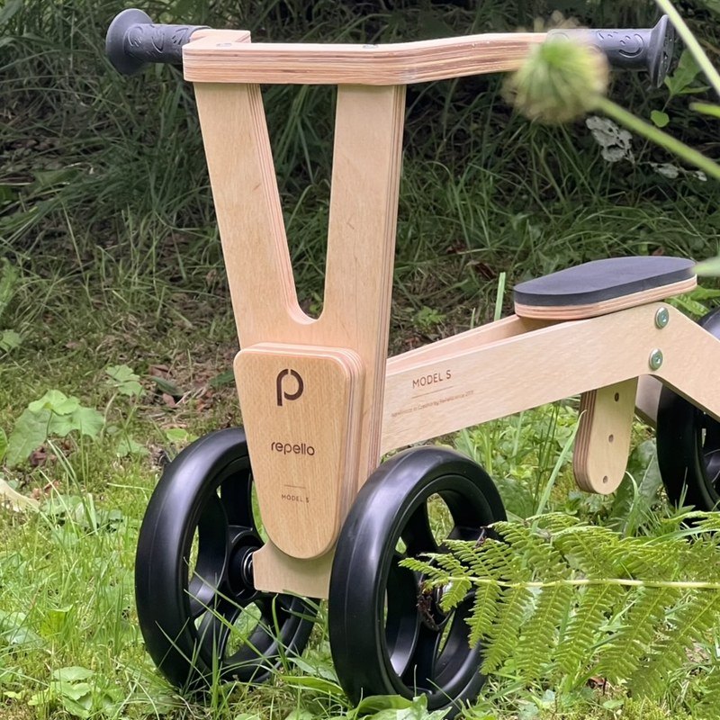 Dřevěné odrážedlo Model S Pure – detail přední části
