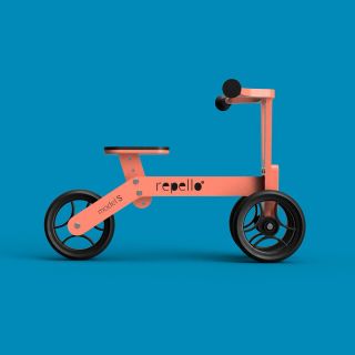 Valentýnská edice? Ne, tahle láska je celoroční! ❤️🚲 Představujeme novou barvu Salmon, která rozzáří každý dětský úsměv!...