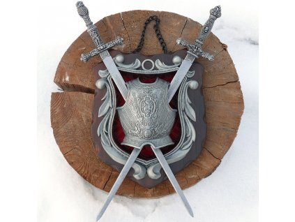 Dekorativní nástěnný štít s meči a kyrysem