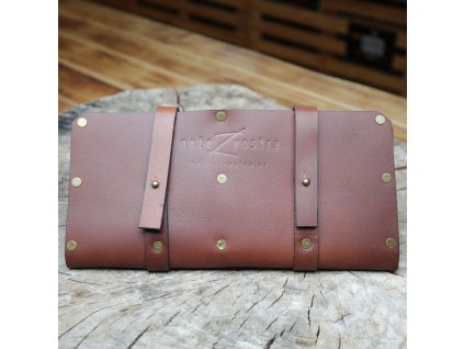 25100 prakticke kozene pouzdro na ctyri noze