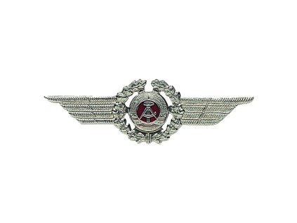 Odznak NVA s křídly čepicový vojín