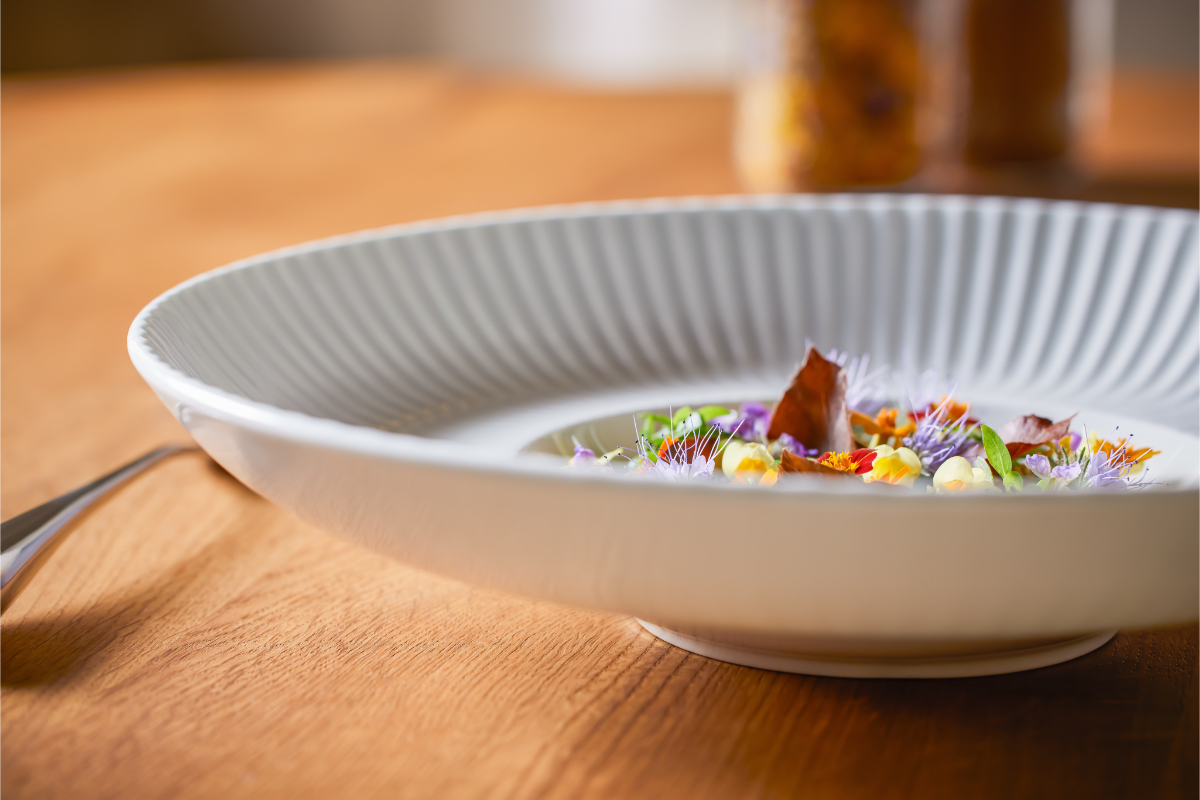Kostní porcelán Bone China: jak se liší od toho klasického
