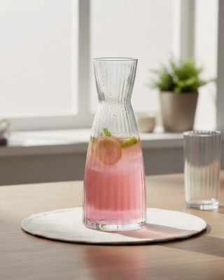 Jemné linie a křišťálová čistota. Karafa a sklenice z kolekce Exclusiva do vašeho domova přinese lehkost, po které v...