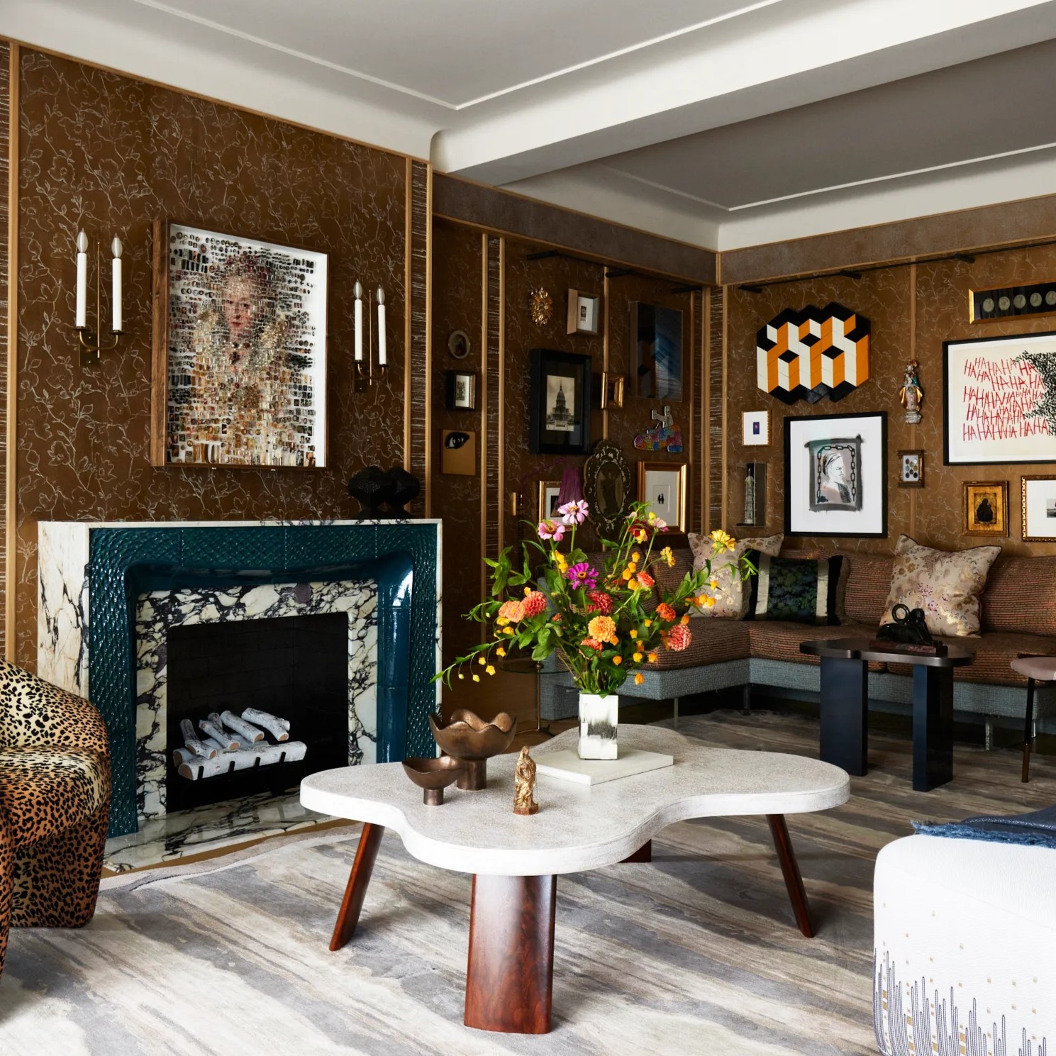 Umění v interiéru: jak obrazy a designové prvky mění atmosféru domova