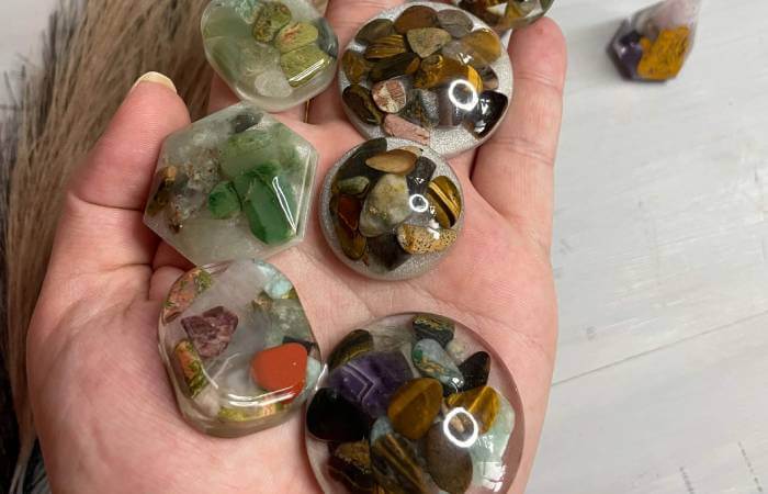 How to make orgonites from epoxy resin