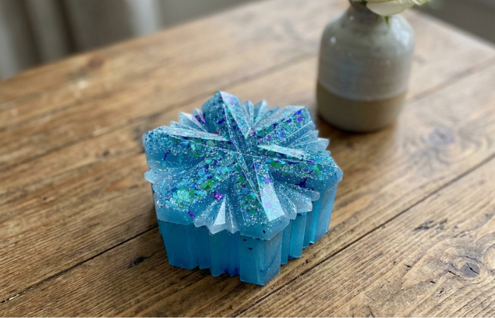 Wie man eine Box aus Epoxidharz herstellt