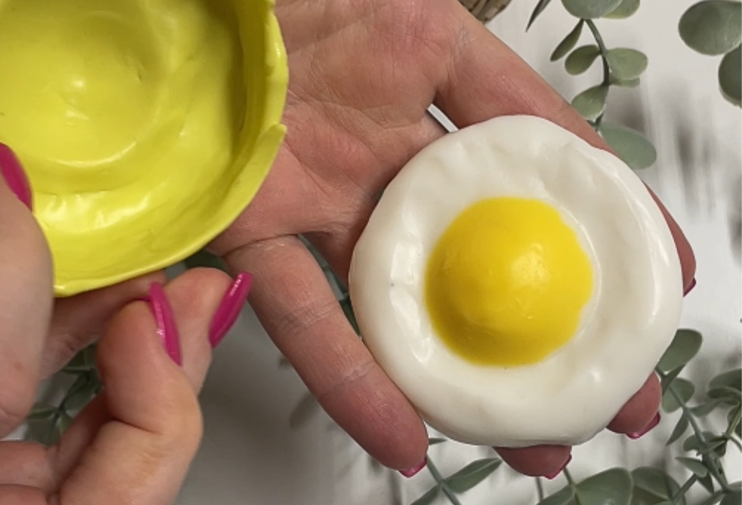 Easter crafts - DIY egg mold! Make soap or a candle with an Easter theme