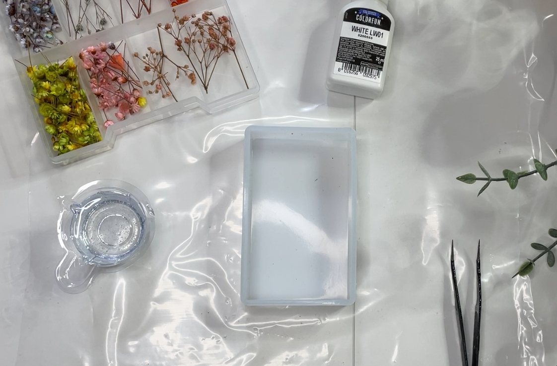 Zalievanie hmyzu do živice