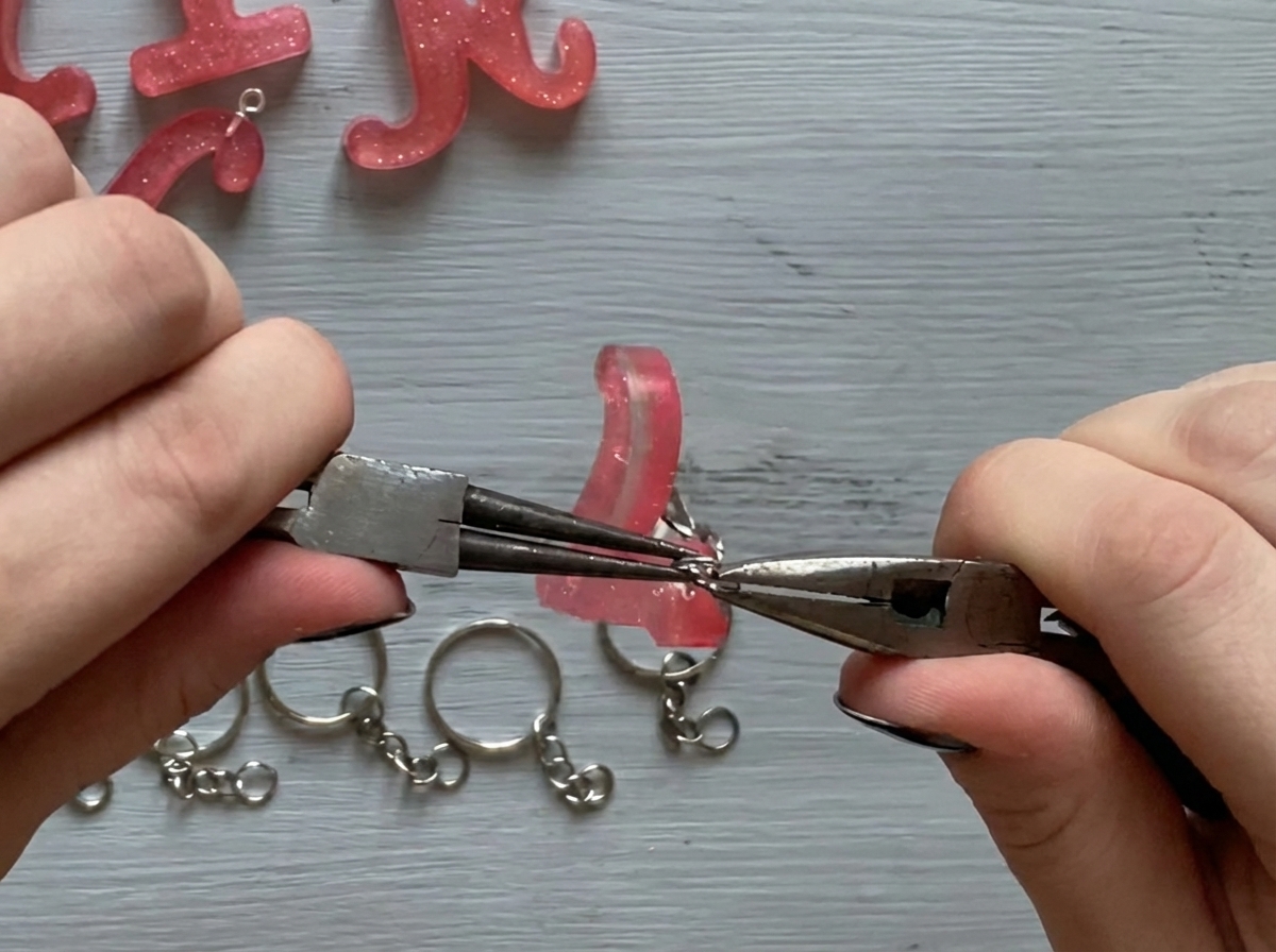 Výroba kľúčenky z živice