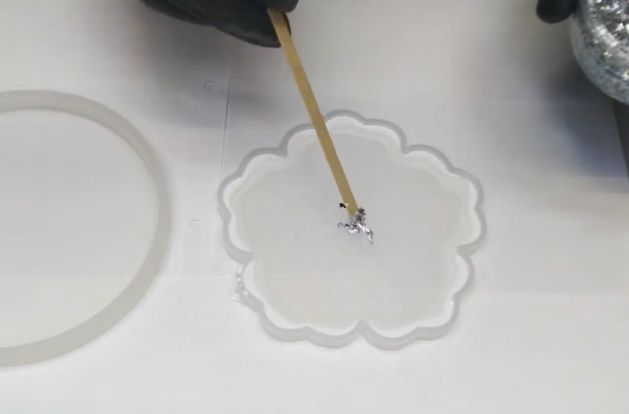 Odlévání podtácku z pryskyrice