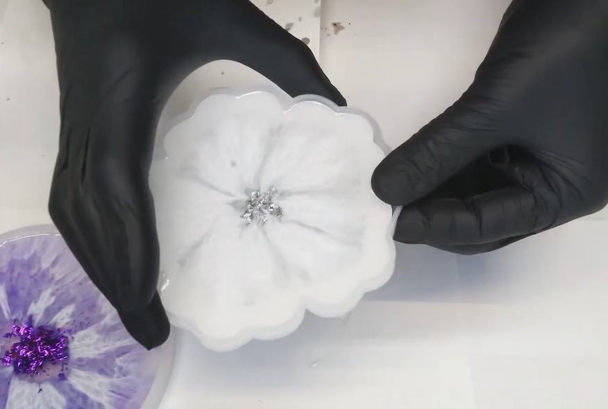 Odlévání podtácku z pryskyrice